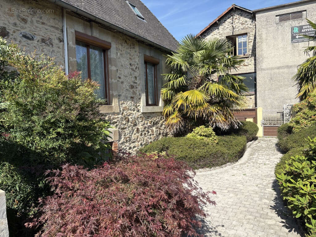 Maison à ARNAC-POMPADOUR