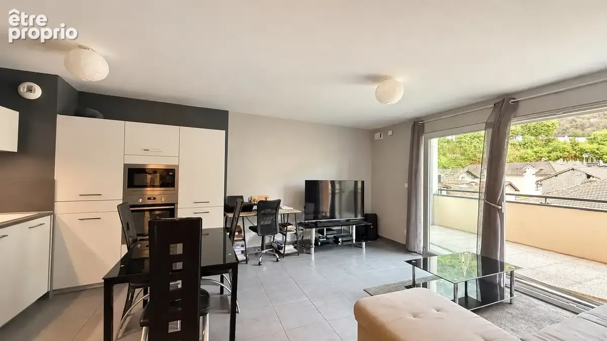 LA BUISSE - T2 + terrasse et garage - photo 3
