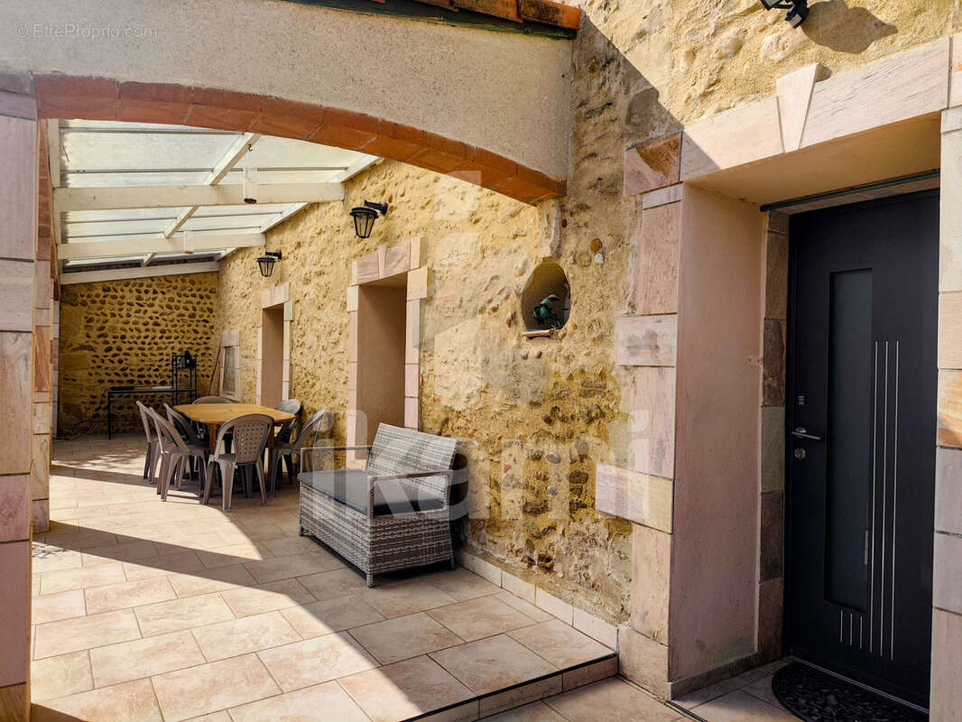 Maison à CHARMES-SUR-L'HERBASSE