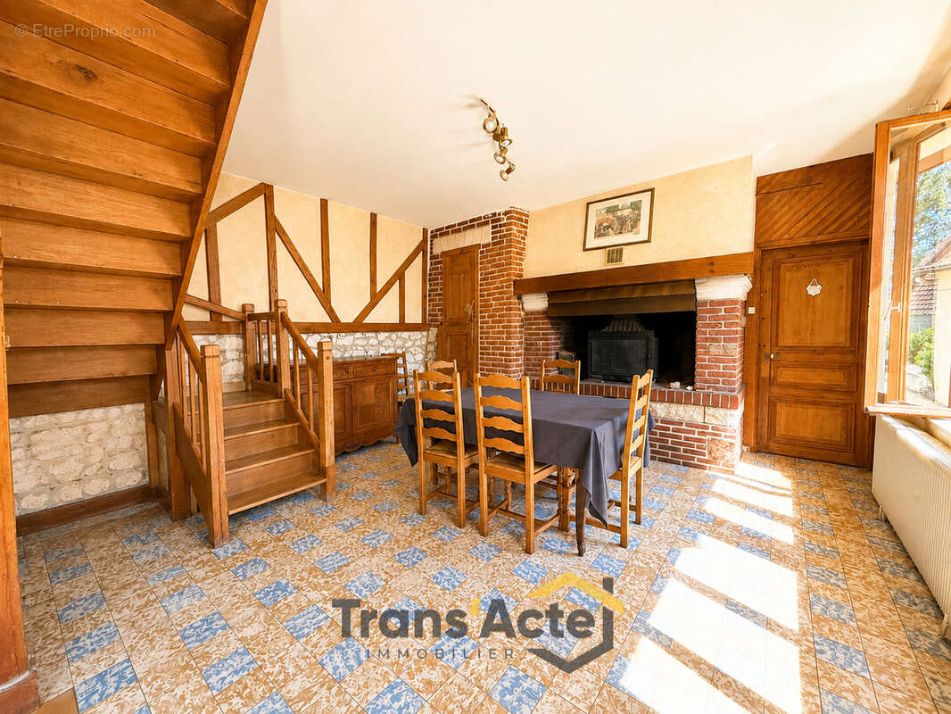 Maison à IZEL-LES-HAMEAUX