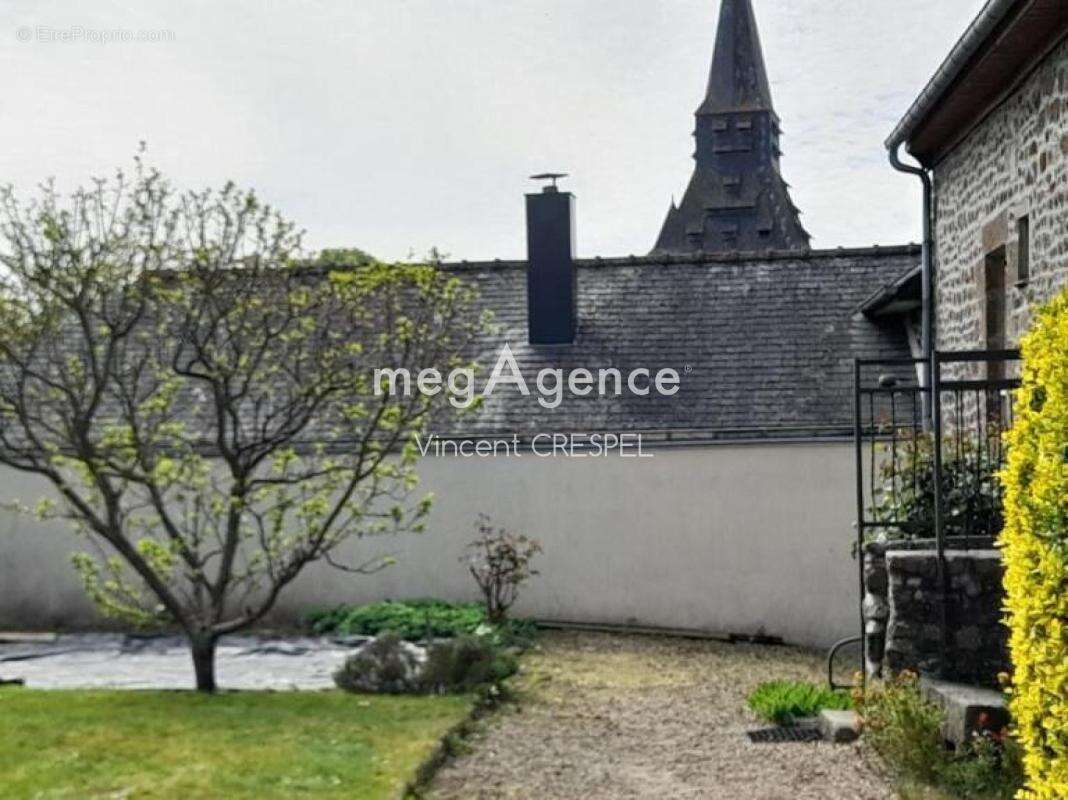 Maison à AMBRIERES-LES-VALLEES