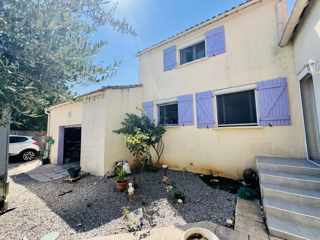 Vente villa 5 pièces de 140m2 avec piscine, garage et terrain de 1 000m2 - photo 2