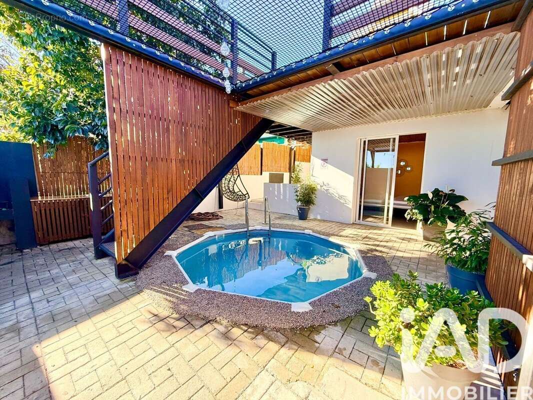 Maison 140 m² à Le Port  - photo 3
