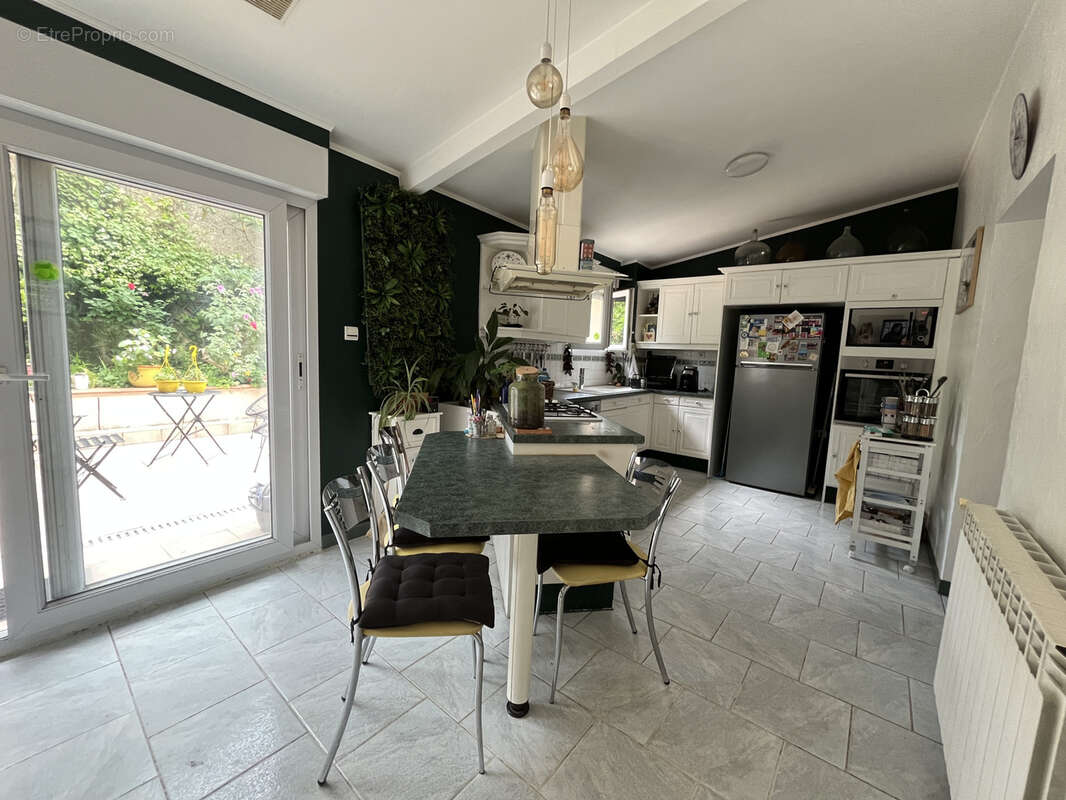 Maison de 153m2 avec extérieur et garage basse ville d'Auch - photo 8