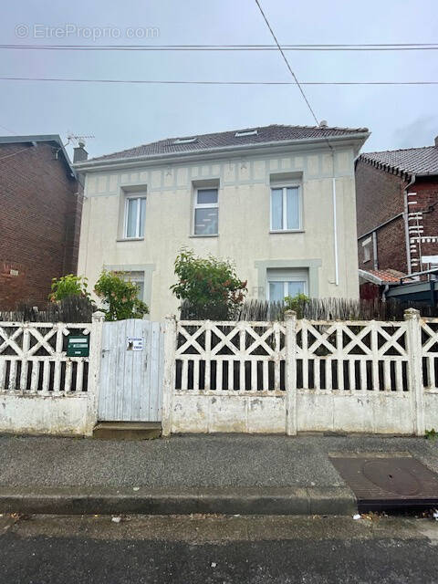 Maison à GREGES