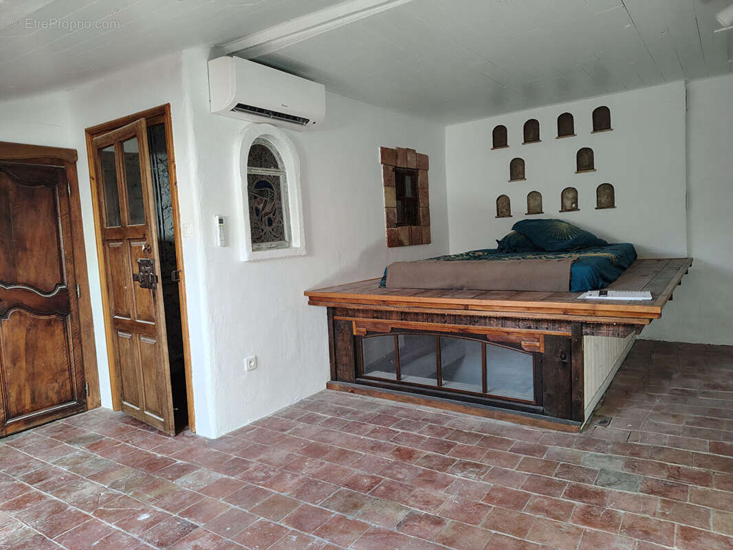 Appartement à COTIGNAC