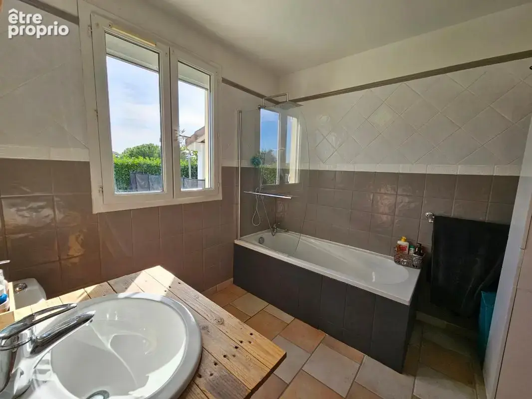 SUD ARDÈCHE – SAINT-PAUL-LE-JEUNE (07460) Coup de cœur assuré ! Charmante villa de plain-pied sans aucun travaux, sur grand terr - photo 9