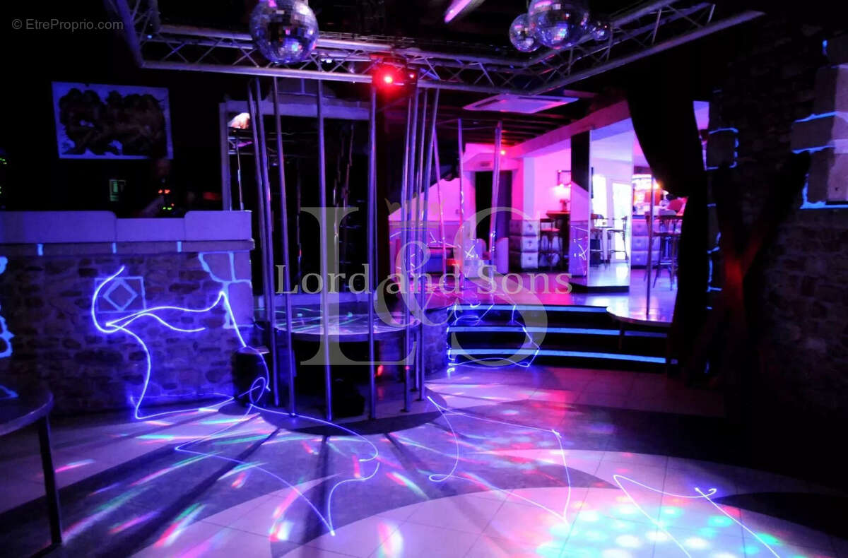 Commerce à SUZE-LA-ROUSSE