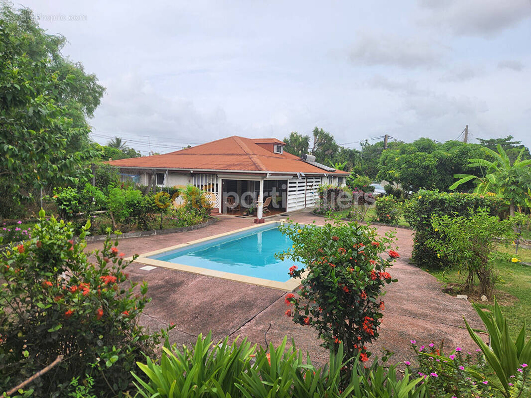 Maison à BAIE-MAHAULT