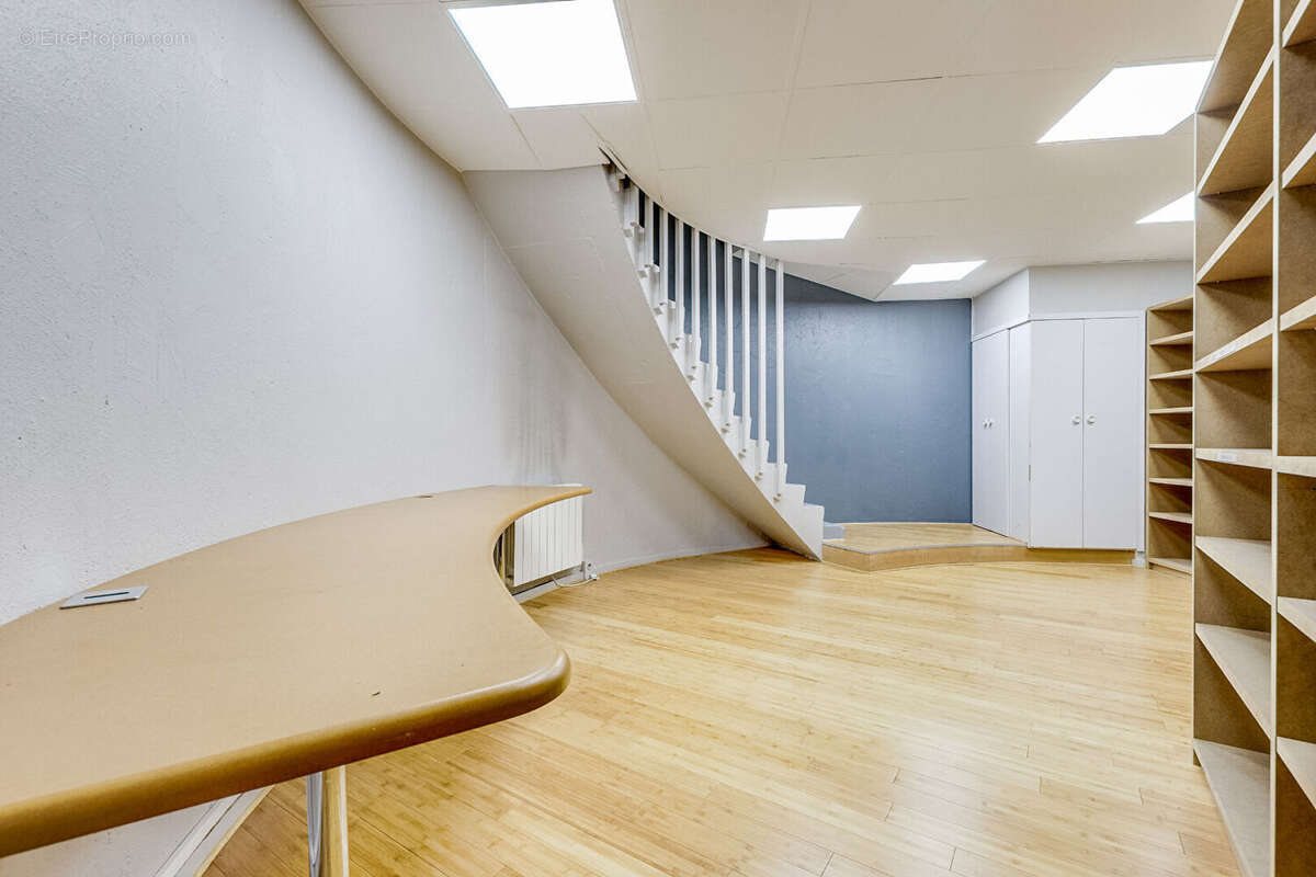 Commerce à PARIS-16E