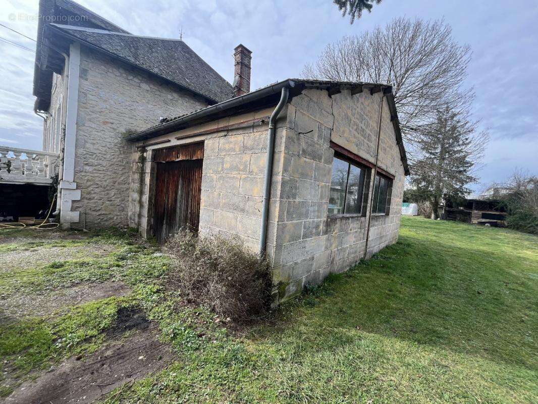 Maison à BIARS-SUR-CERE