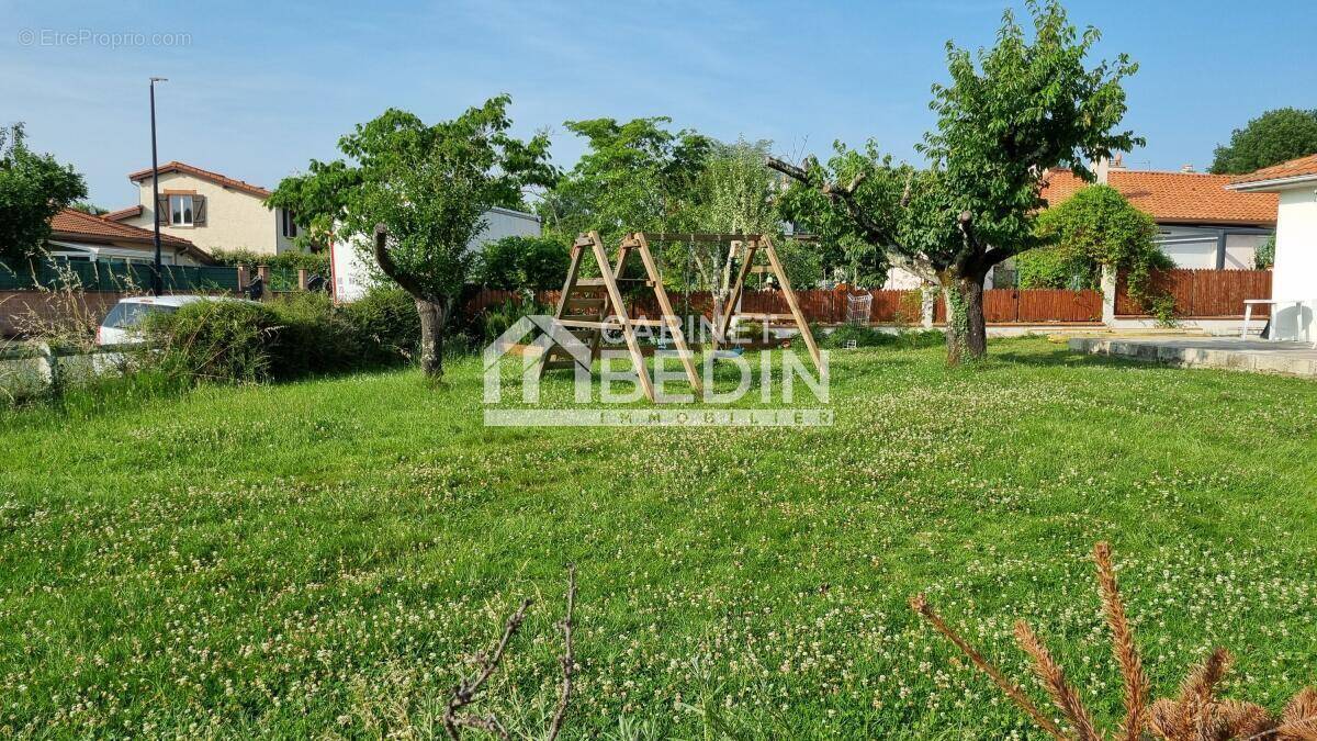 Terrain à SAINT-ORENS-DE-GAMEVILLE