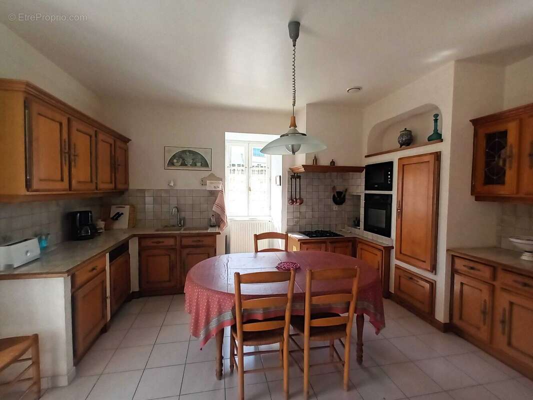 Maison 170 m² à Chasseneuil-Sur-Bonnieure  - photo 9