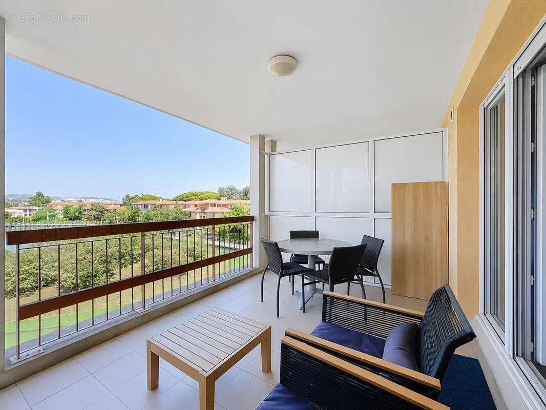 Appartement à MANDELIEU-LA-NAPOULE