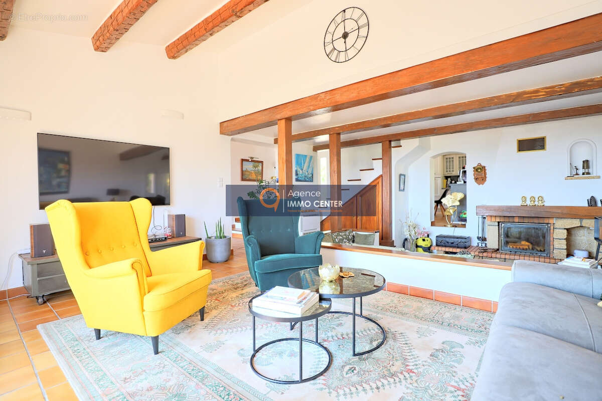 Maison traditionnelle de 150 m2 sur une parcelle de 2335 m2, avec piscine, garage - photo 4