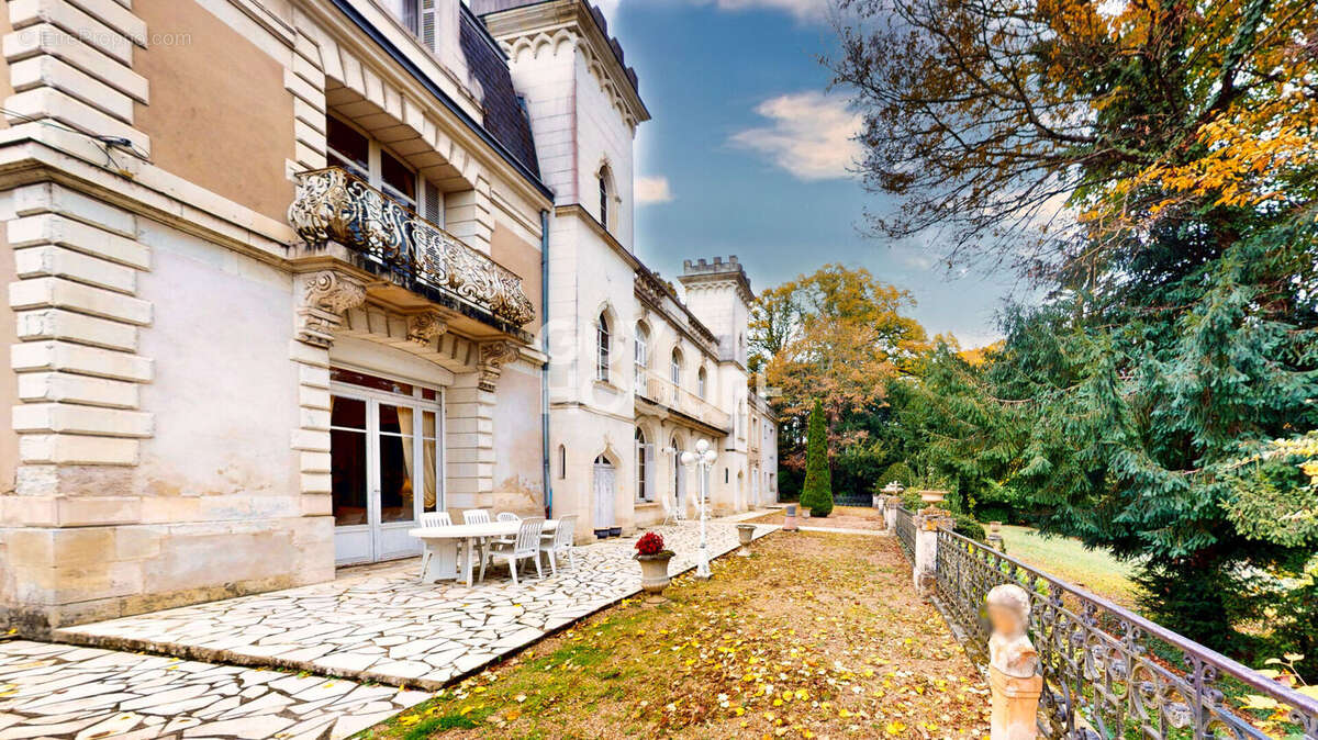 Maison à SAINT-CYR-SUR-LOIRE