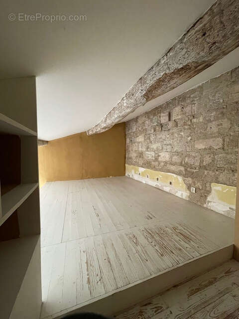 34120 Pézenas immeuble 3 appartements et 3 studios 1 terrasse 2 caves 1 patio - photo 10