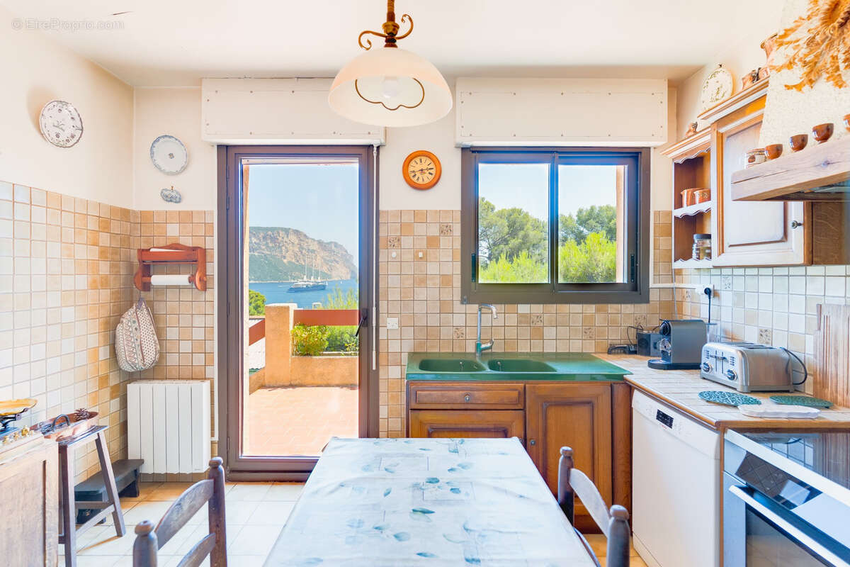 Cassis - Vente maison T5 avec garage & vue mer - photo 4