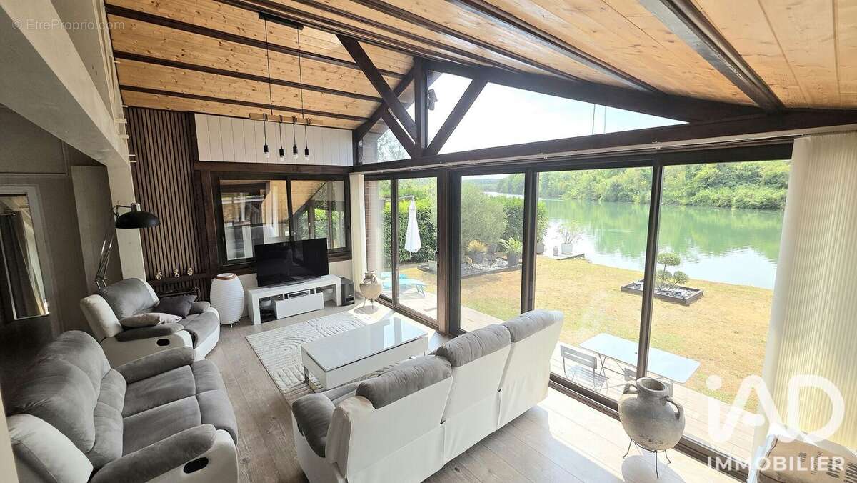102 m² à Saint-Sauveur-Les-Bray  - photo 2