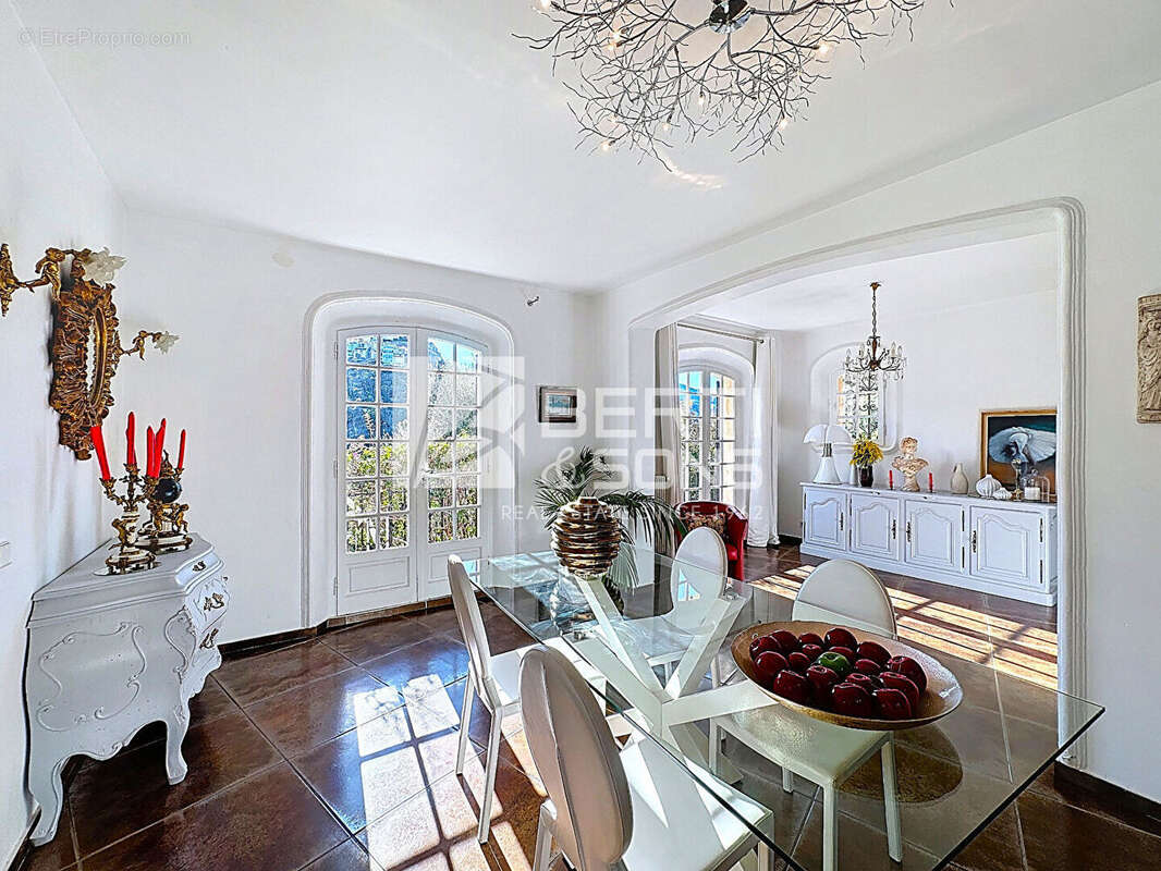 Maison à MANDELIEU-LA-NAPOULE