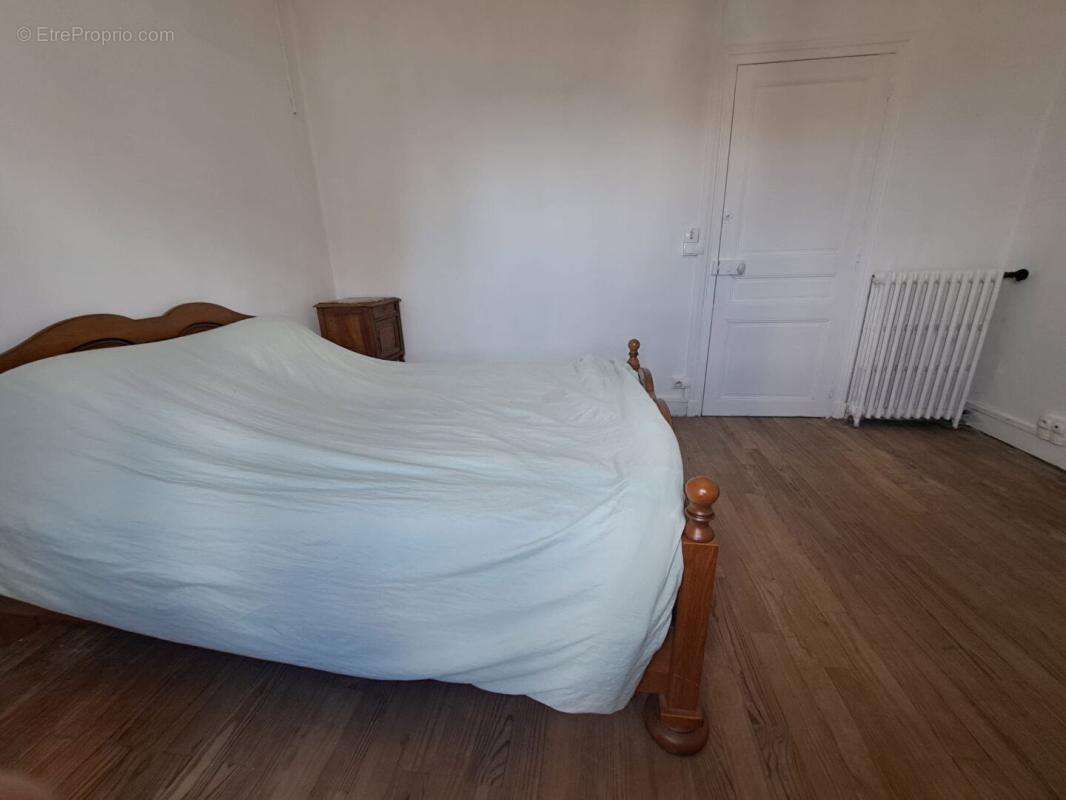 Maison en pierre et dependances + cour - photo 13