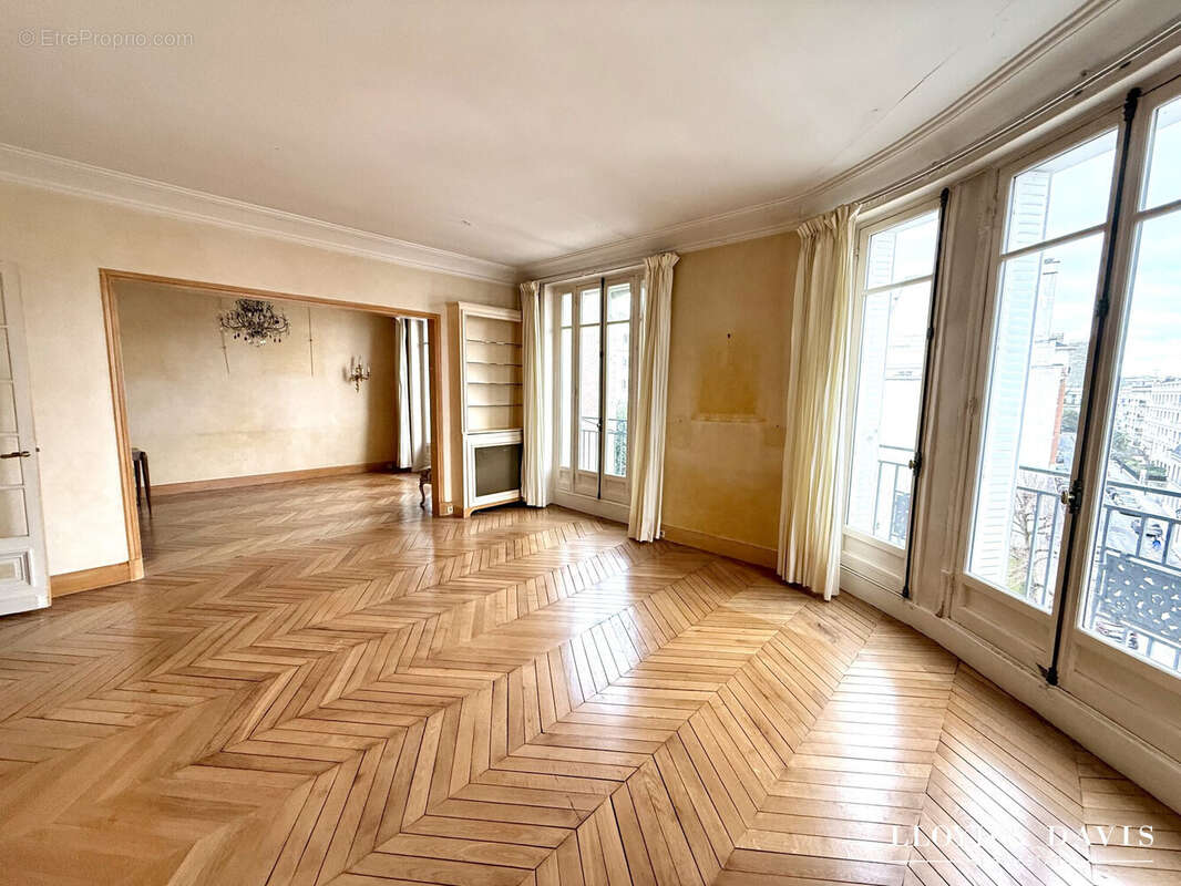 Appartement à NEUILLY-SUR-SEINE