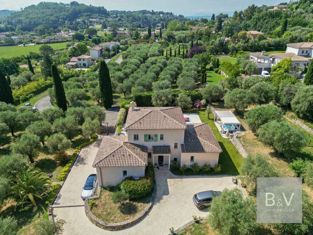 Maison à CHATEAUNEUF-GRASSE