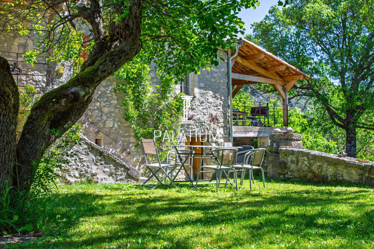 Maison à CHATEAUNEUF-MIRAVAIL