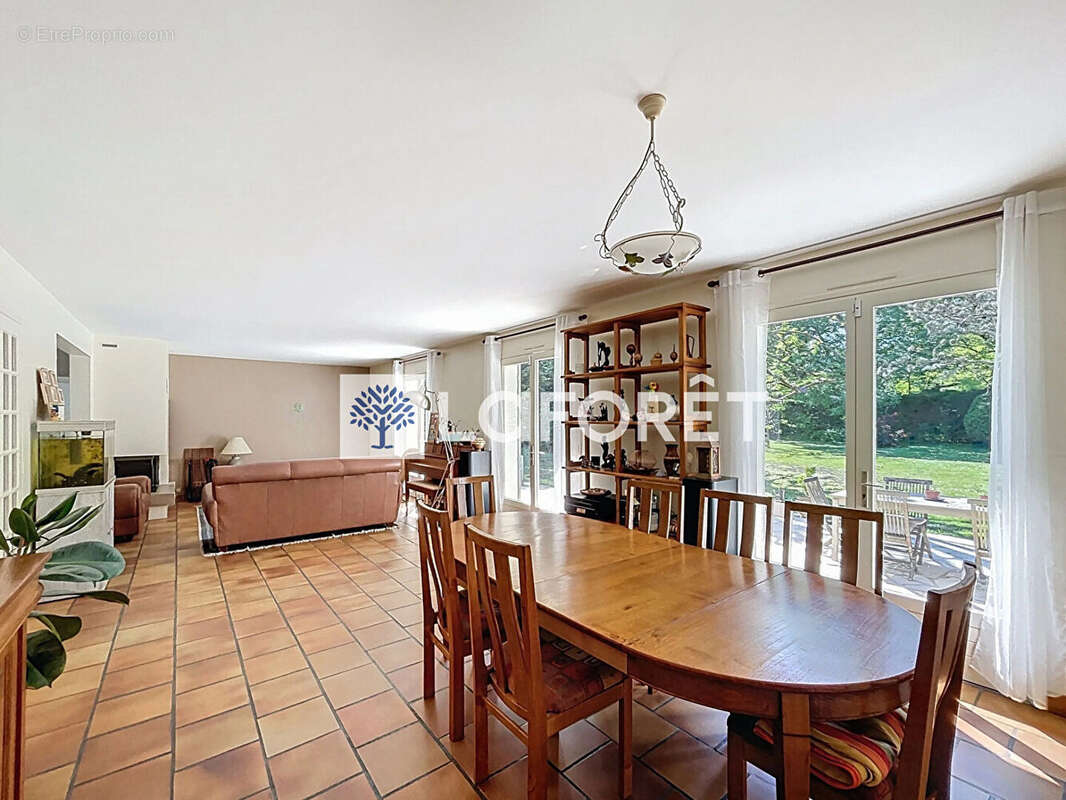 Maison à FEUCHEROLLES