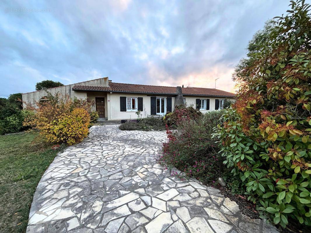 Maison à VILLEMOUSTAUSSOU