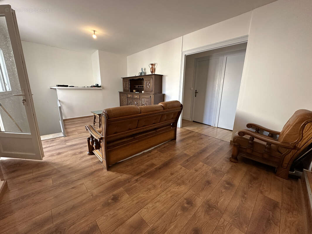 Appartement à LA ROCHE-CHALAIS