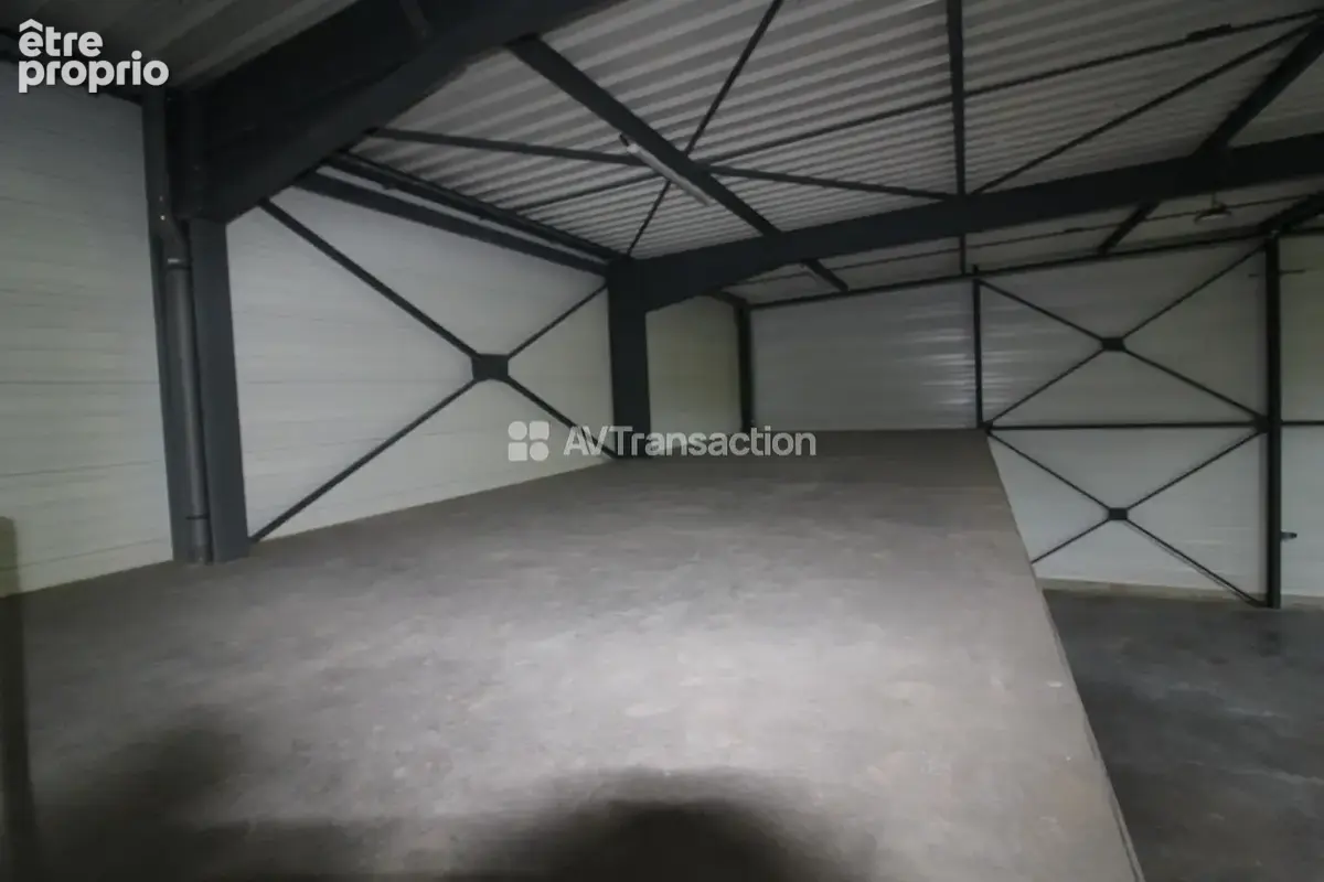 695 m² à Aoste  - photo 3