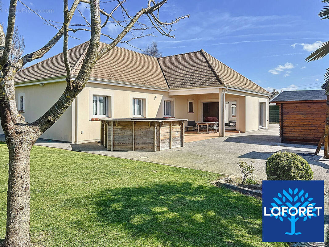 Maison à COURBEPINE