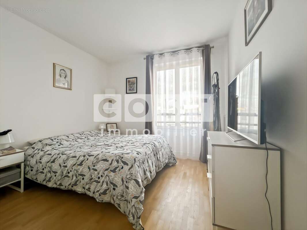 Appartement à COURBEVOIE