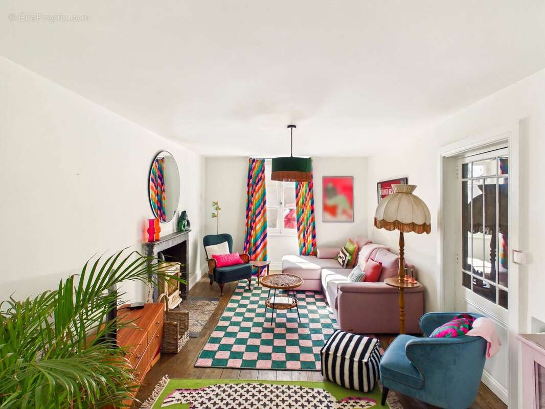 Maison à SALLES-LAVALETTE