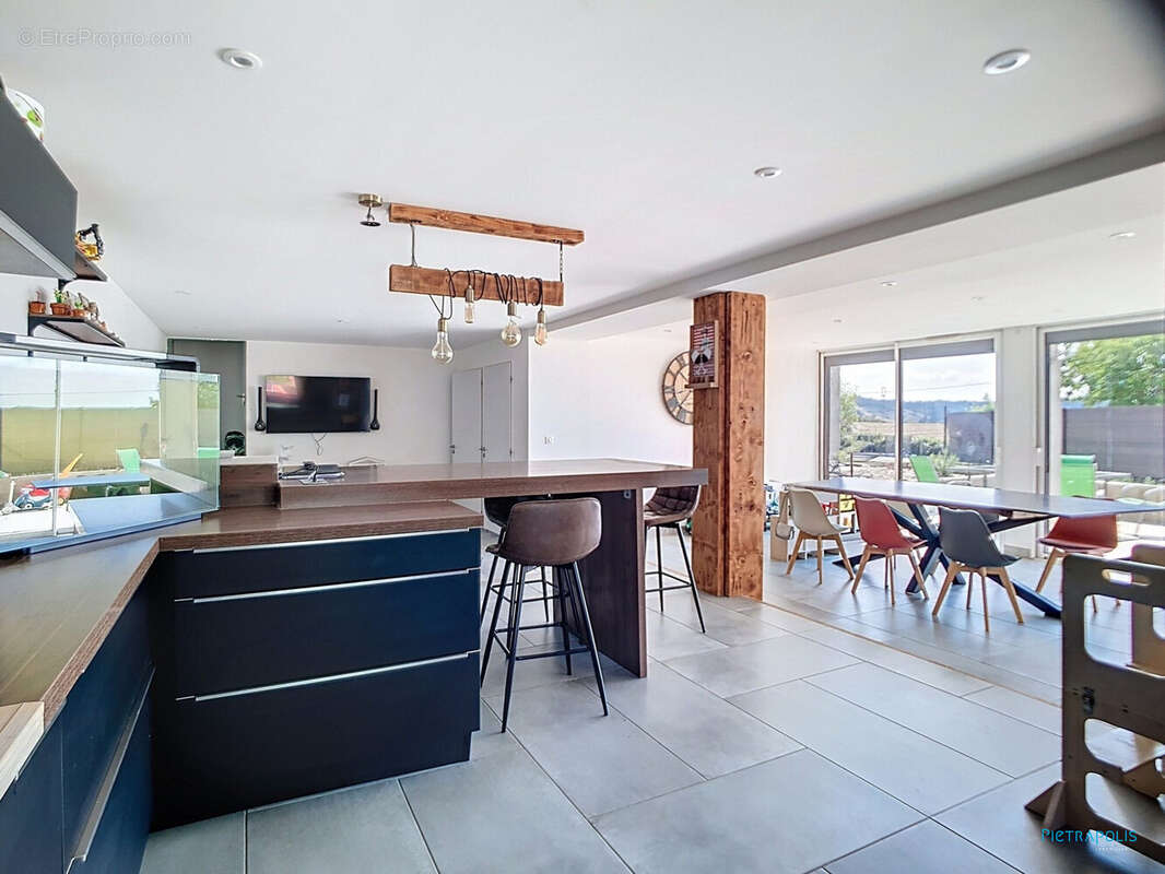 Maison à MEYRIEU-LES-ETANGS