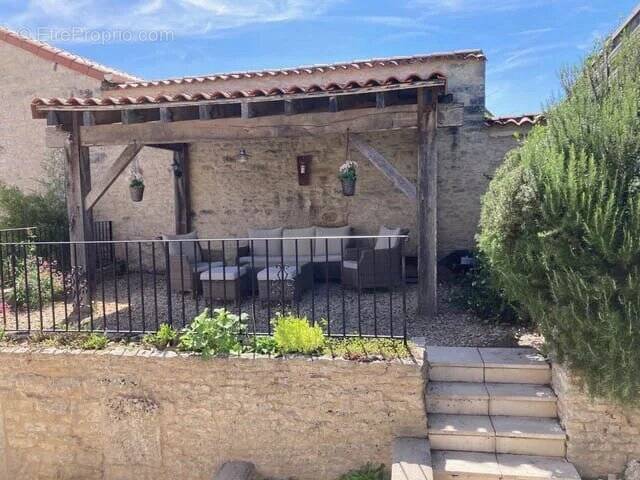 Maison à NANTEUIL-EN-VALLEE