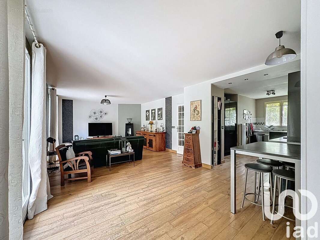 Photo 2 - Maison à BRIE-COMTE-ROBERT