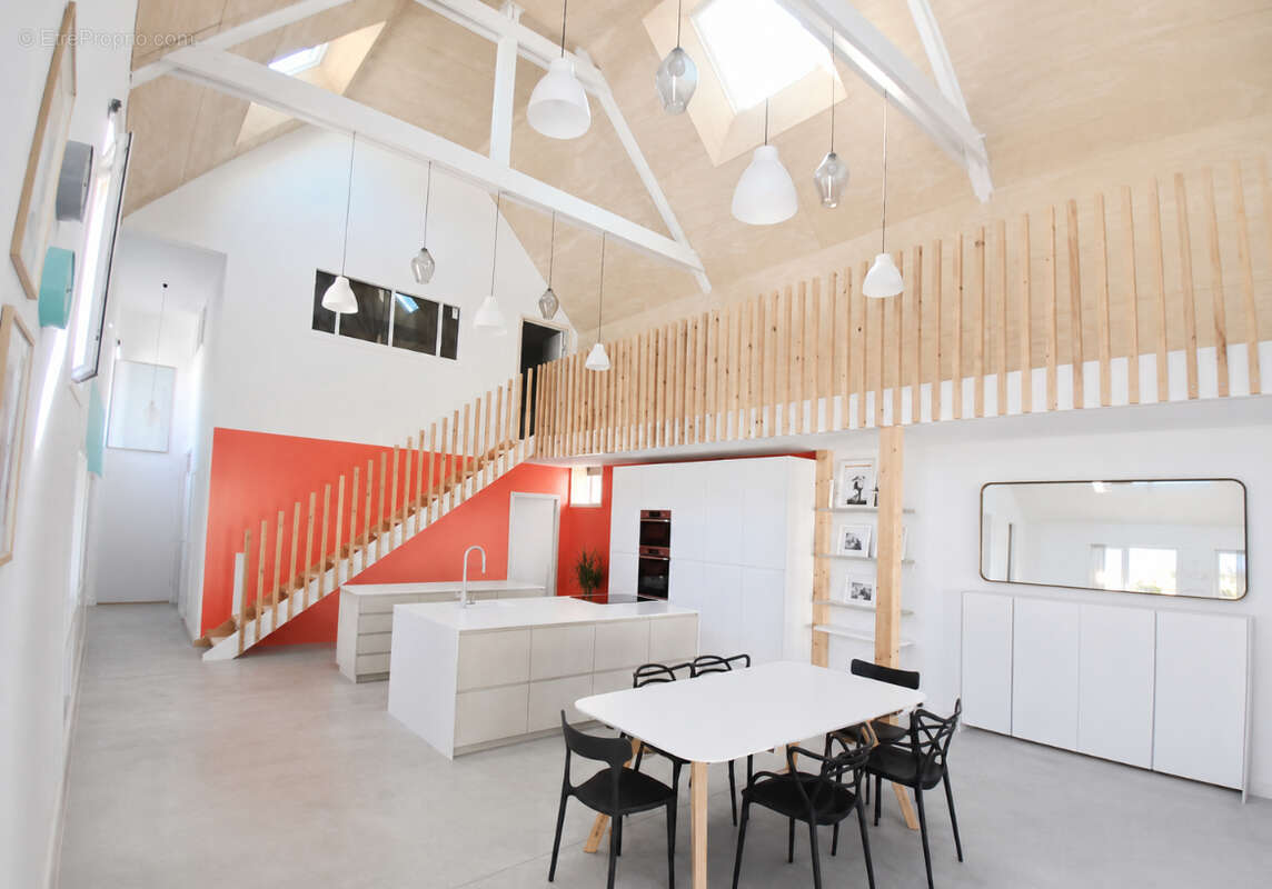 Coulombs_ maison/villa /loft/ en pierre 160 m2 / 2chambres/ jardin - photo 5
