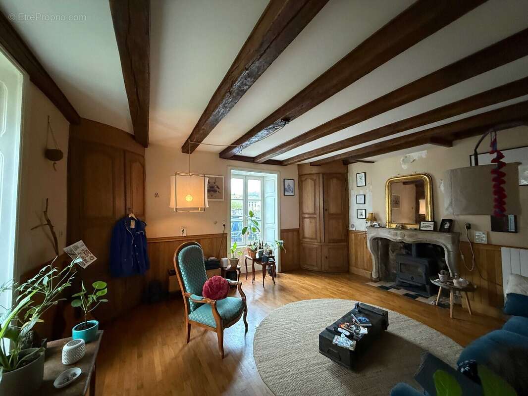 Maison à MONTHUREUX-SUR-SAONE