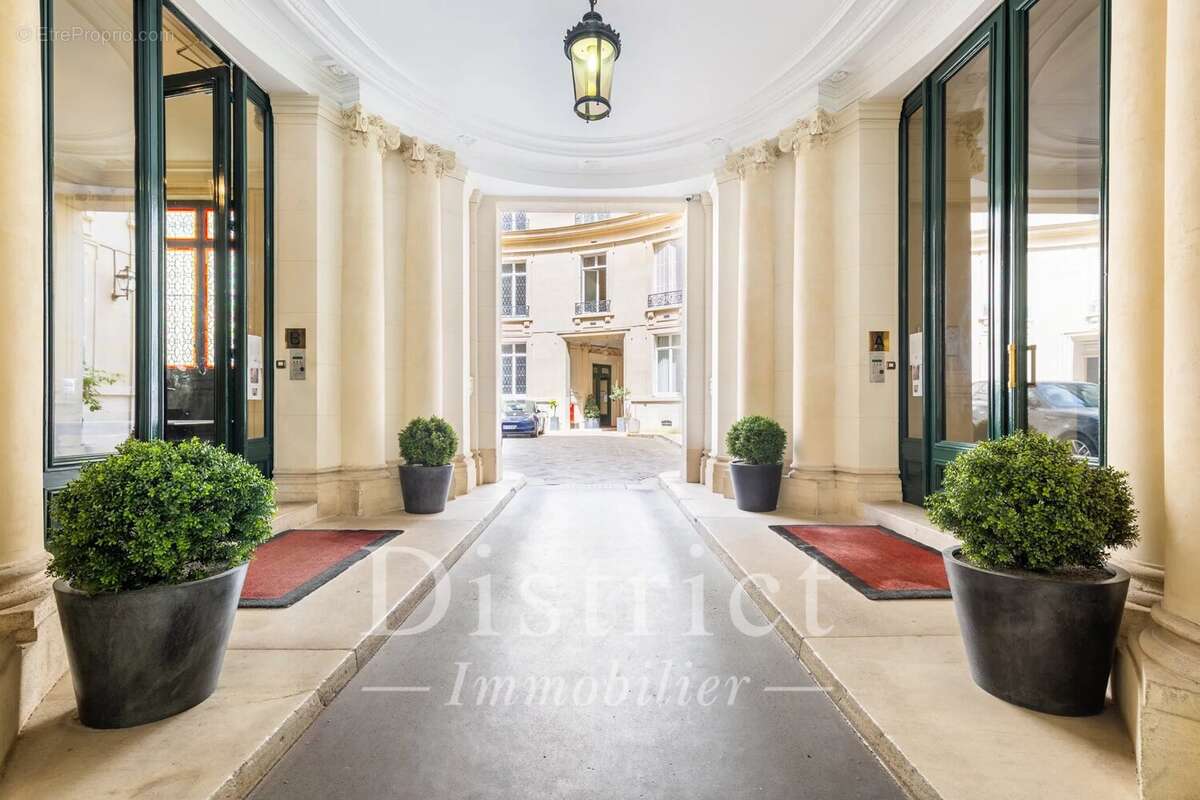 Exclusivité Avenue de Messine. Appartement entièrement rénové 242 m² - photo 22