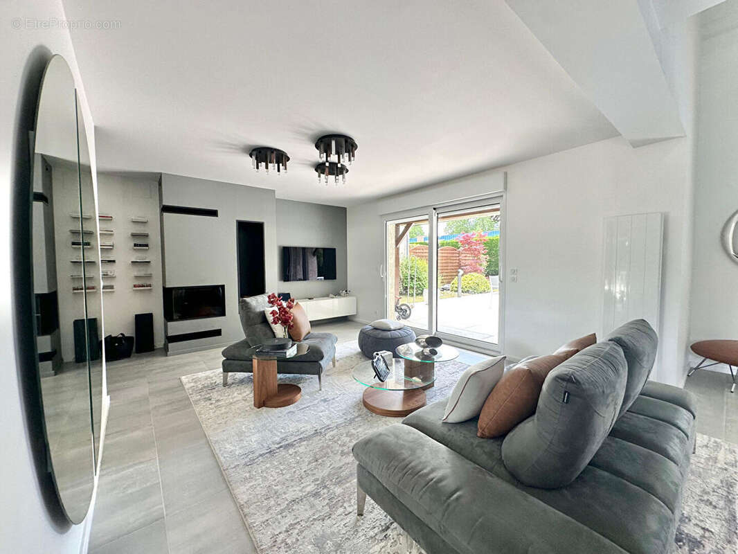 Maison à MAGNY-LE-HONGRE