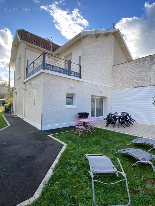 Maison à RUELLE-SUR-TOUVRE