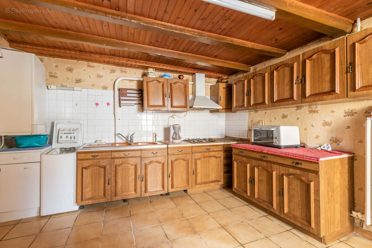 Maison à VIC-LE-COMTE