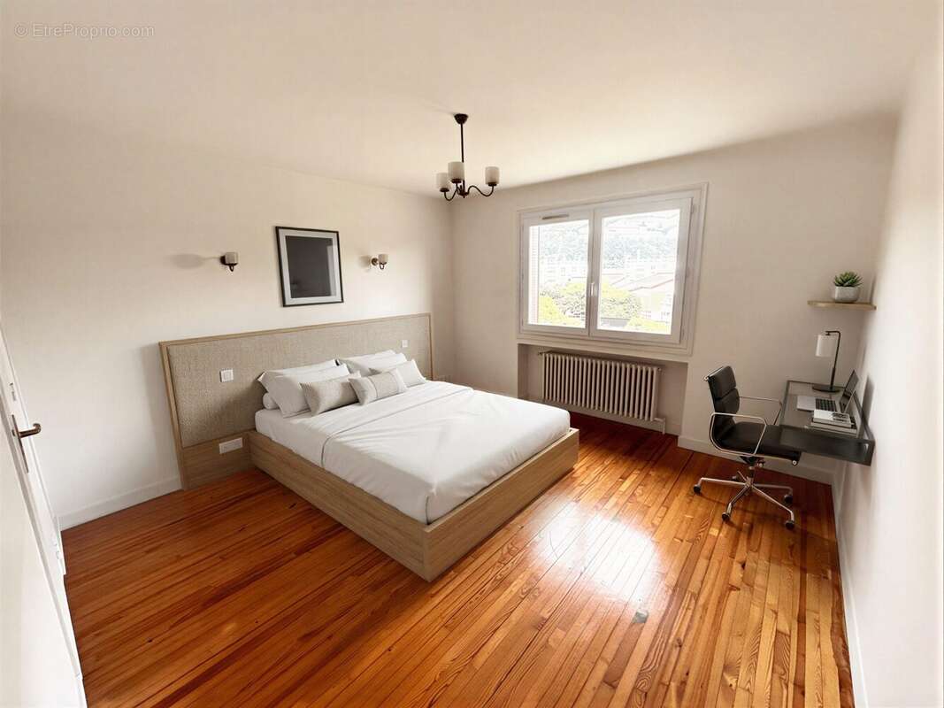 Appartement à SAINT-PRIEST-EN-JAREZ