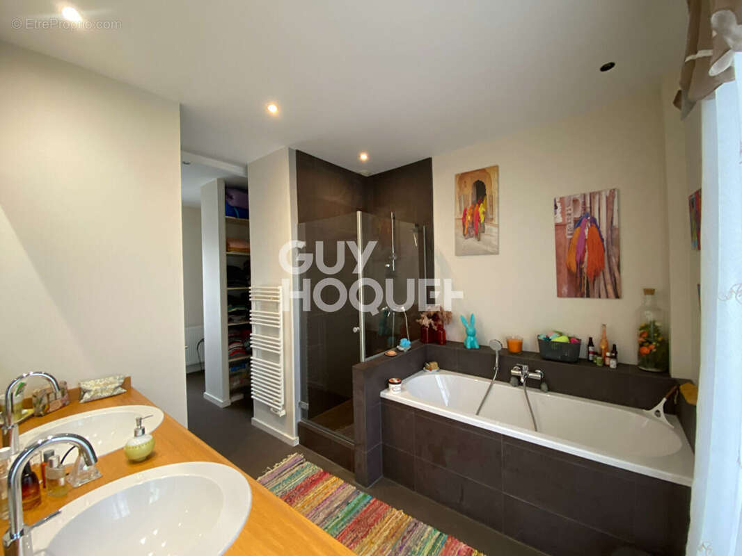 Maison à LA VILLE-ES-NONAIS