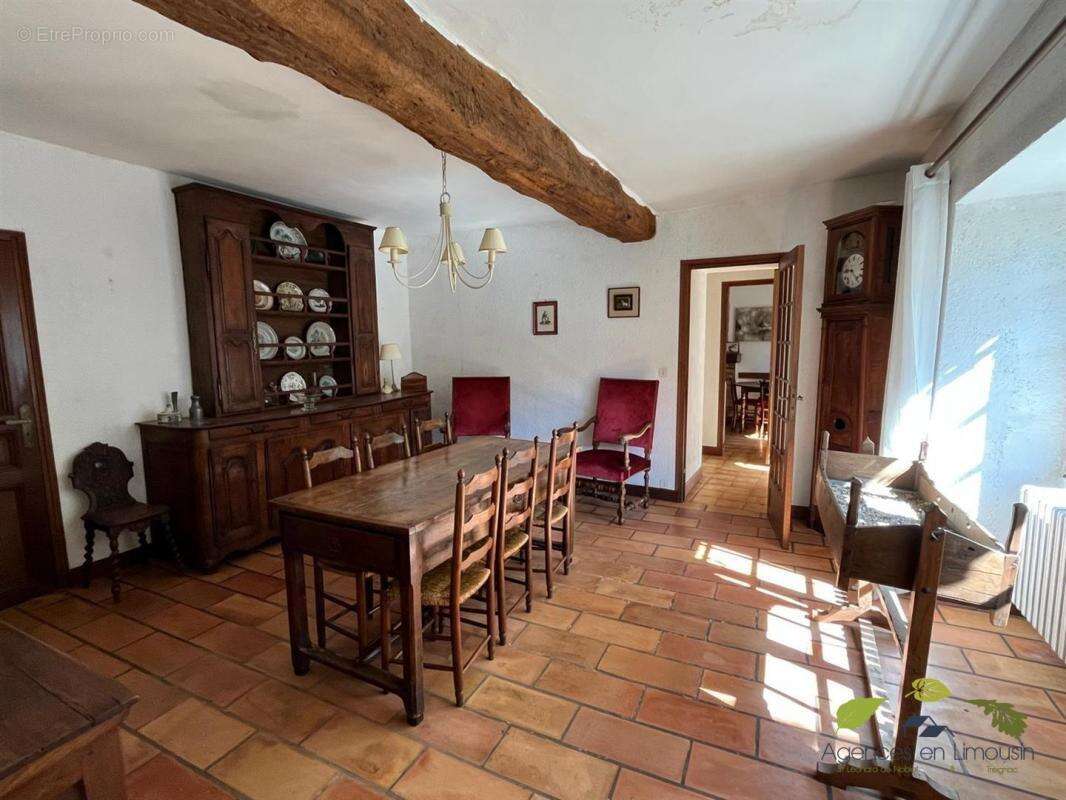 Maison à SAINT-LEONARD-DE-NOBLAT