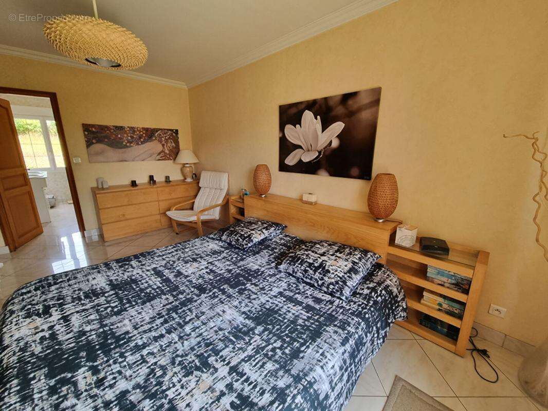 Maison à LES BORDES