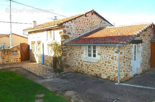 Maison à SAINT-ADJUTORY