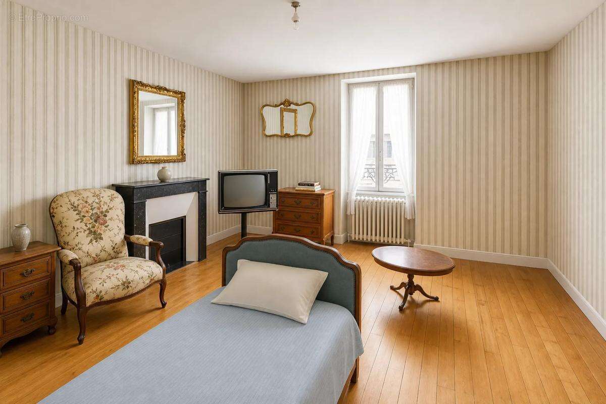 Maison à MEHUN-SUR-YEVRE